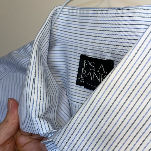 Jos. A. Bank Traveler’s Collection Dress Shirt 17 - 34 - Picture 4 of 9